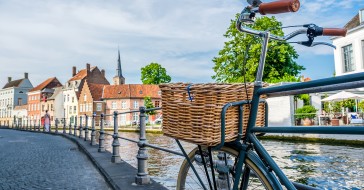 Des tours en bus ou à vélo à Bruges et aux alentours